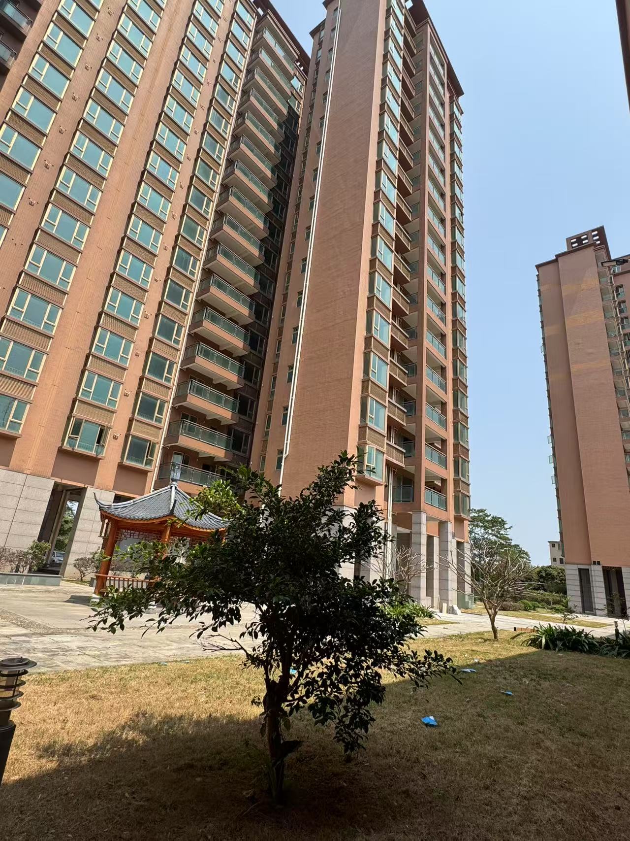 龙岗坪山统建楼【坪山花园】封闭式花园小区、两梯三户两房、总价60万、 沙田地铁口站5分钟(图1)